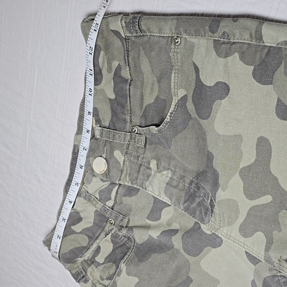 Seven 7 High High Rise Skinny Camouflage Jeans - Size 4 (Wiaist 26 inches) - Picture 4 of 13